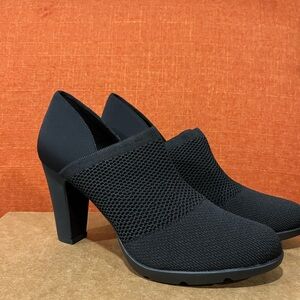 Anne Klein Black Textured Heels